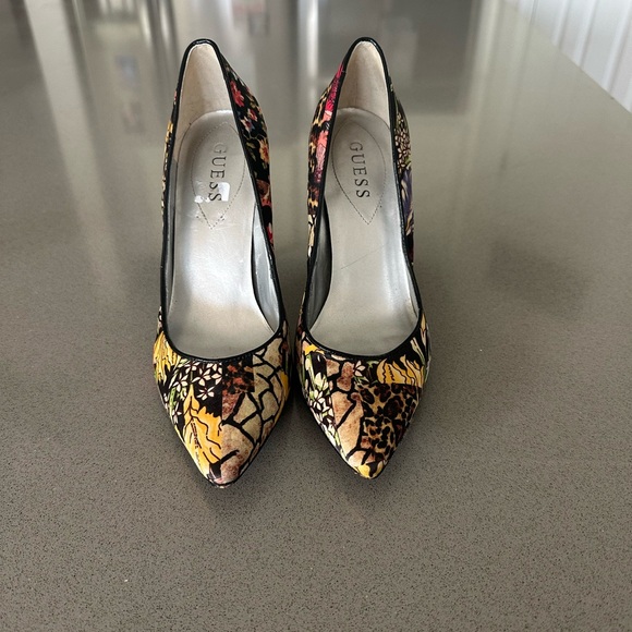 Guess Floral Animal Polka Dot Heels - Picture 3 of 6